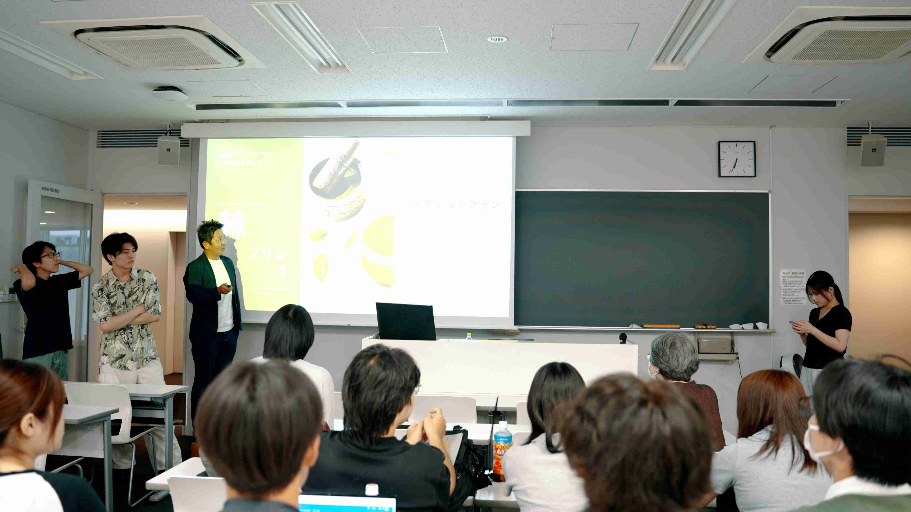 大正大学生 授業風景